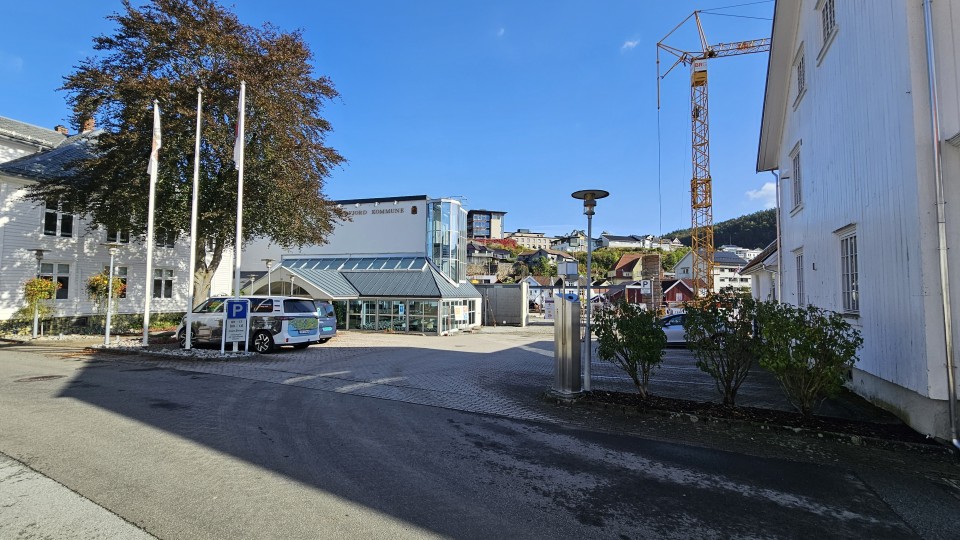 Lenke til artikkel: Parkeringsplassene utenfor rådhuset stengt i perioder