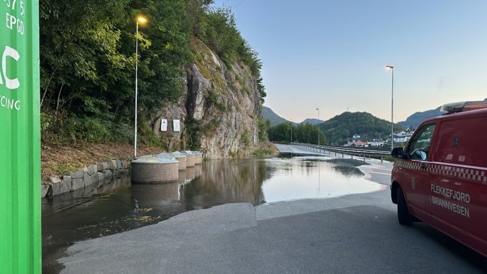 Lenke til artikkel: Vannbrudd i Austadvika