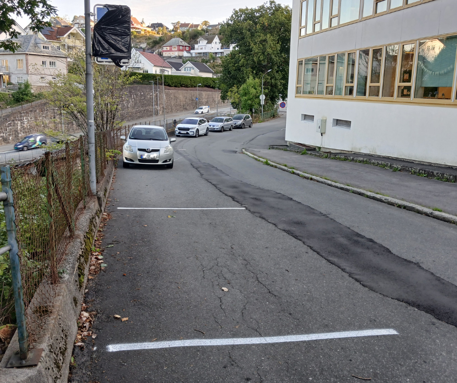 Bilde av parkeringsplasser Sunde skole - Klikk for stort bilde