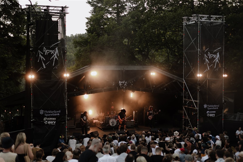 Utendørs konsert under Fjellparkfestivalen - Klikk for stort bilde